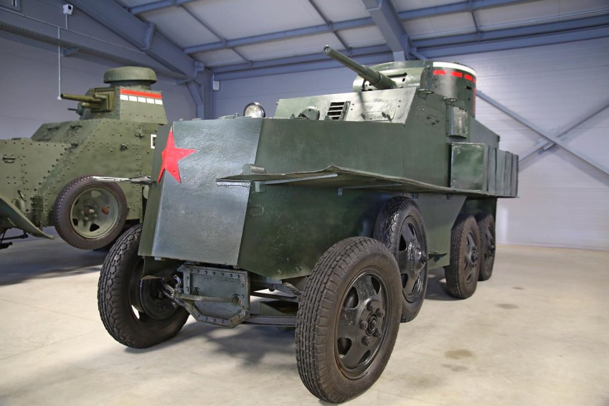 Плавающий бронеавтомобиль ПБ-7