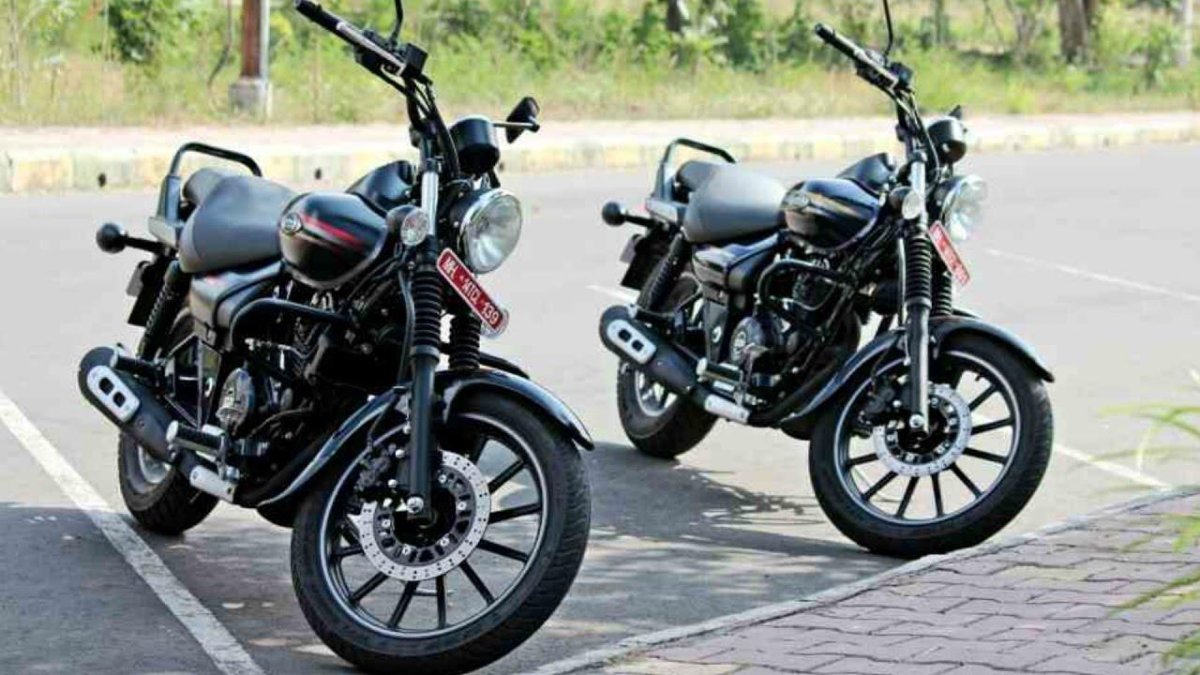 Bajaj Avenger 220 Street