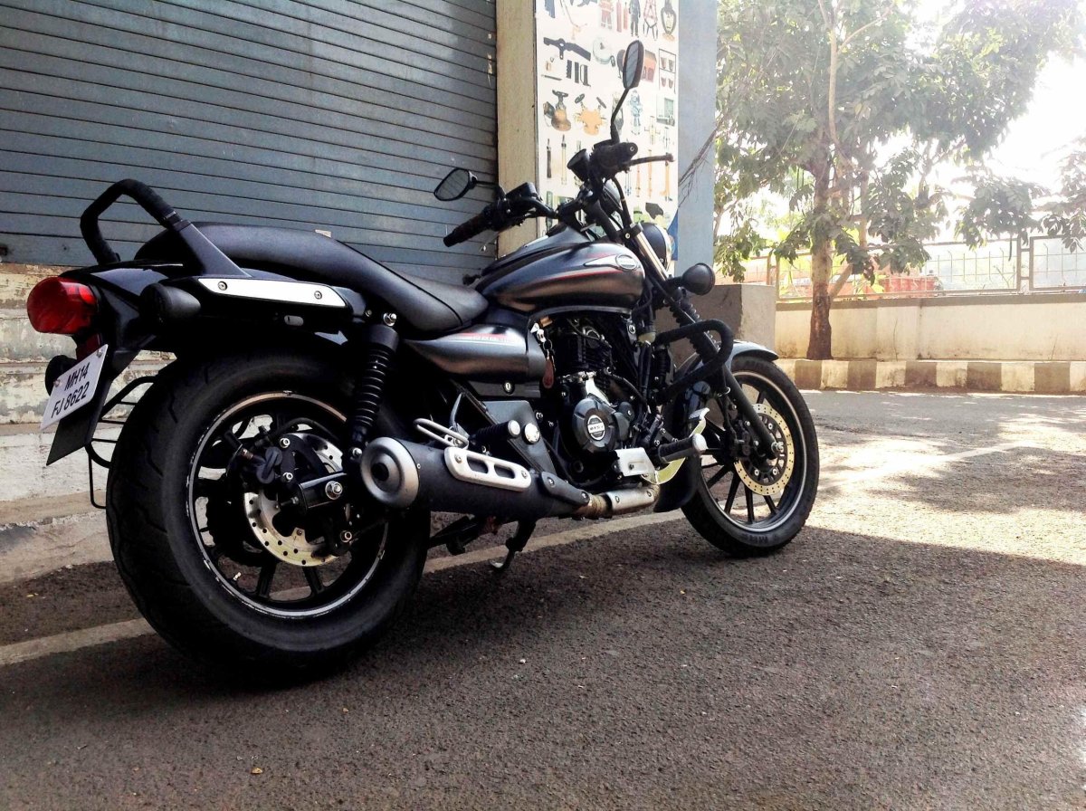 Bajaj Avenger Street