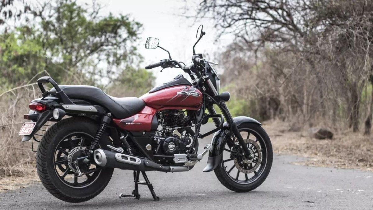 Bajaj Avenger вид сзади