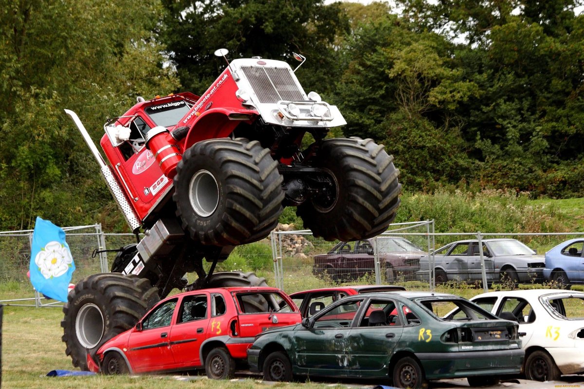 Монстр трак Bigfoot