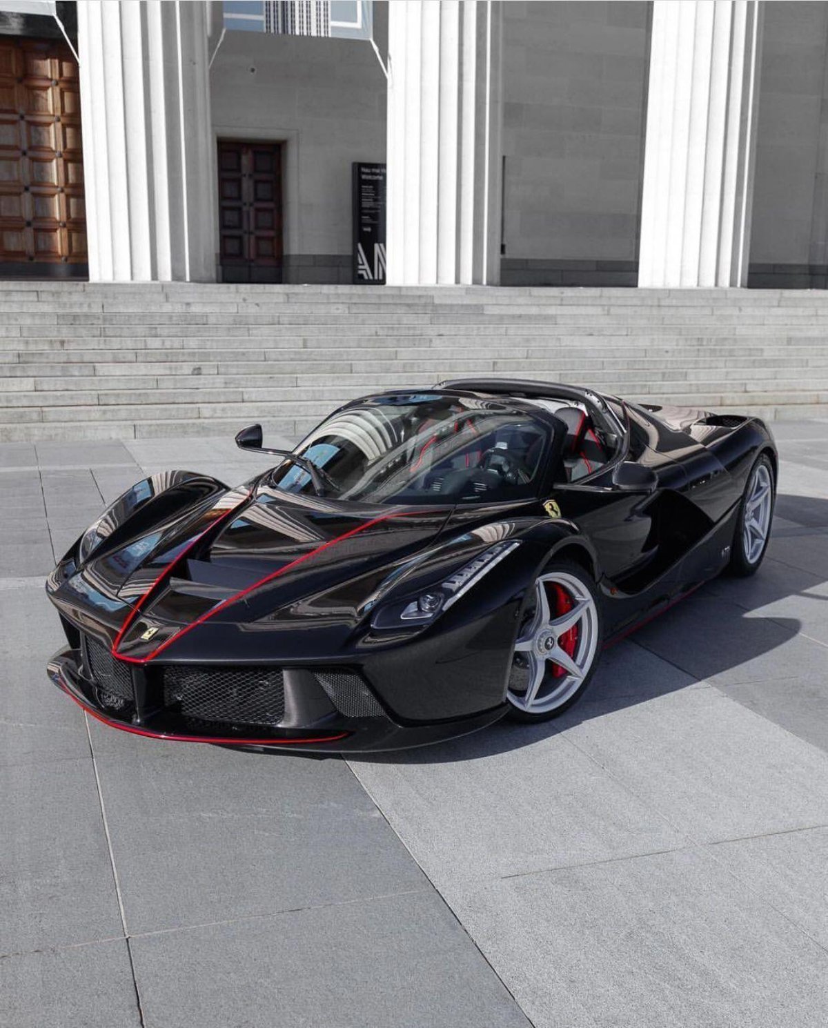 Феррари ла Феррари