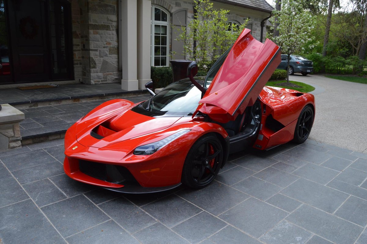 Машина Ferrari LAFERRARI