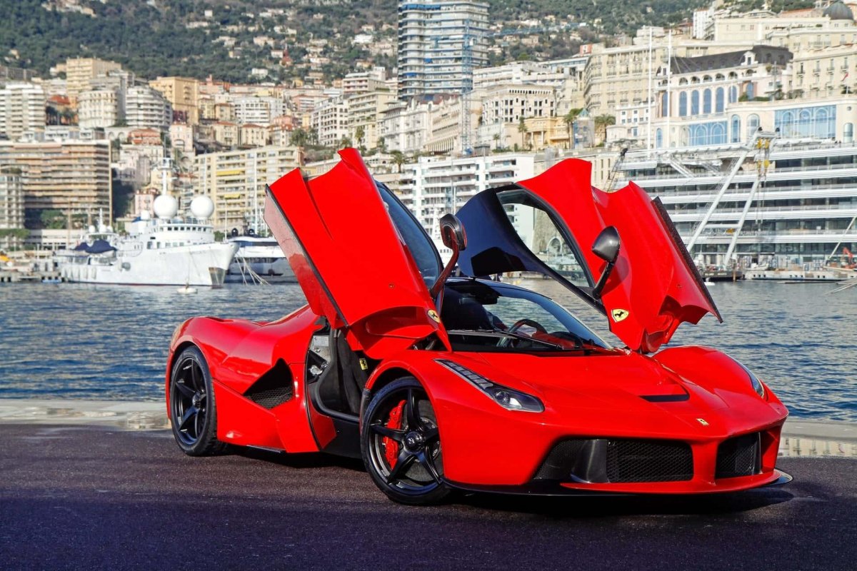 Ferrari LAFERRARI красная