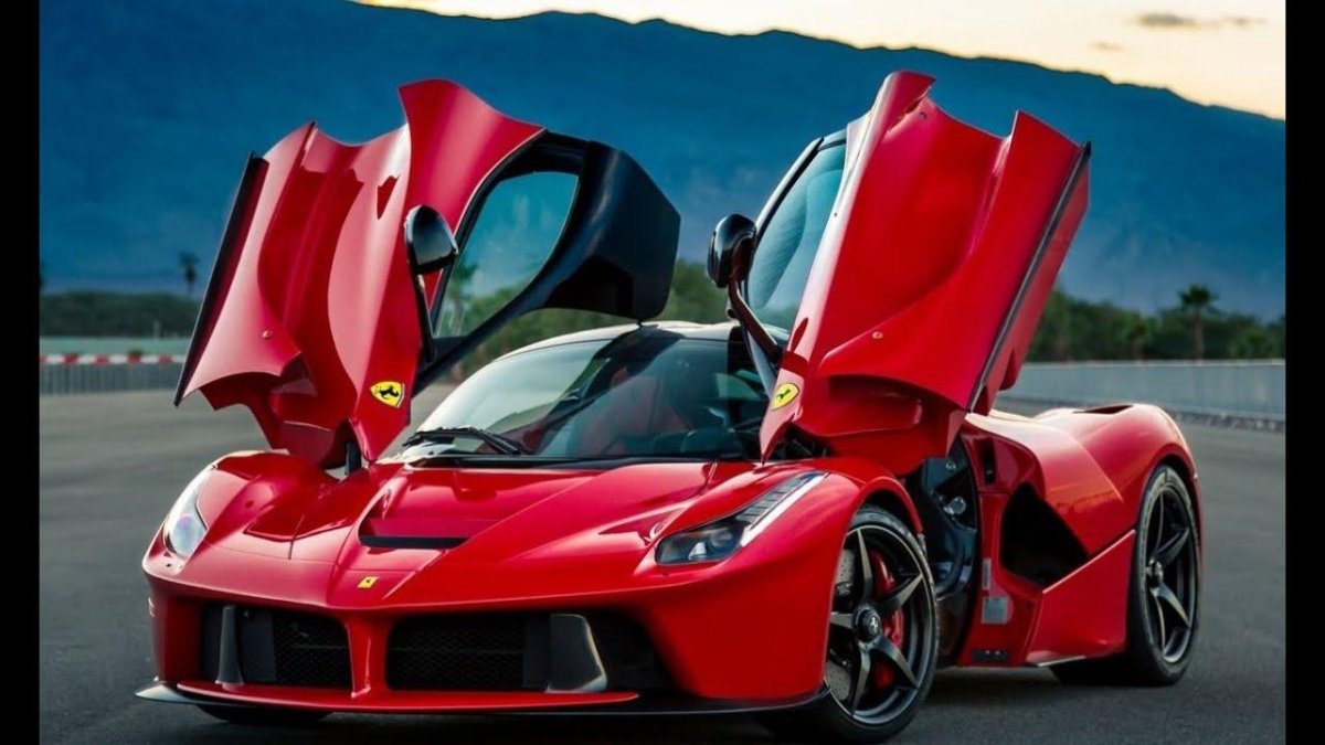 Ferrari LAFERRARI красная
