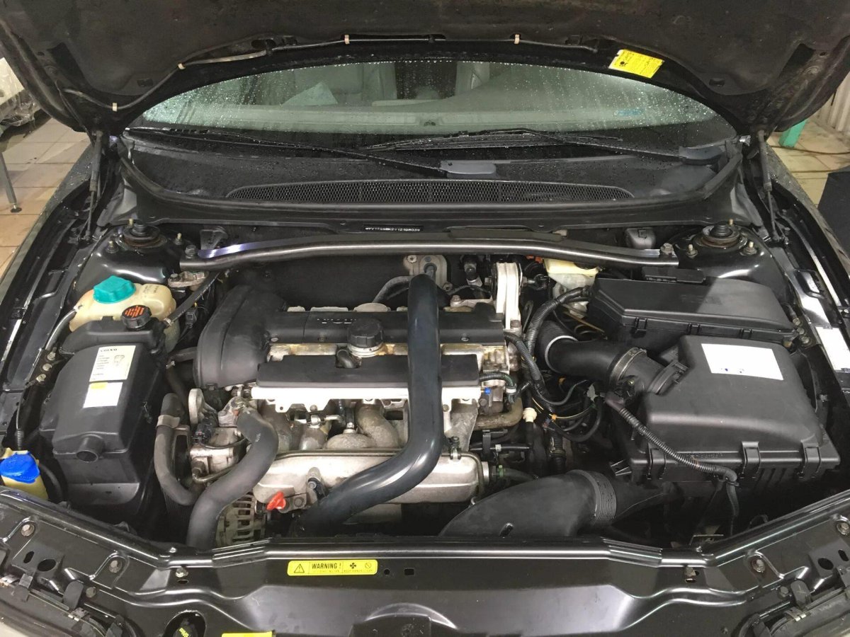 Volvo s40 моторный отсек