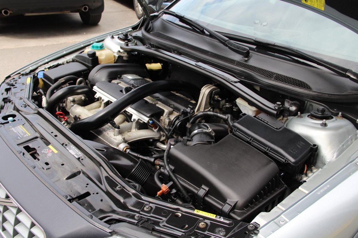 Моторный отсек Вольво хс70 дизель