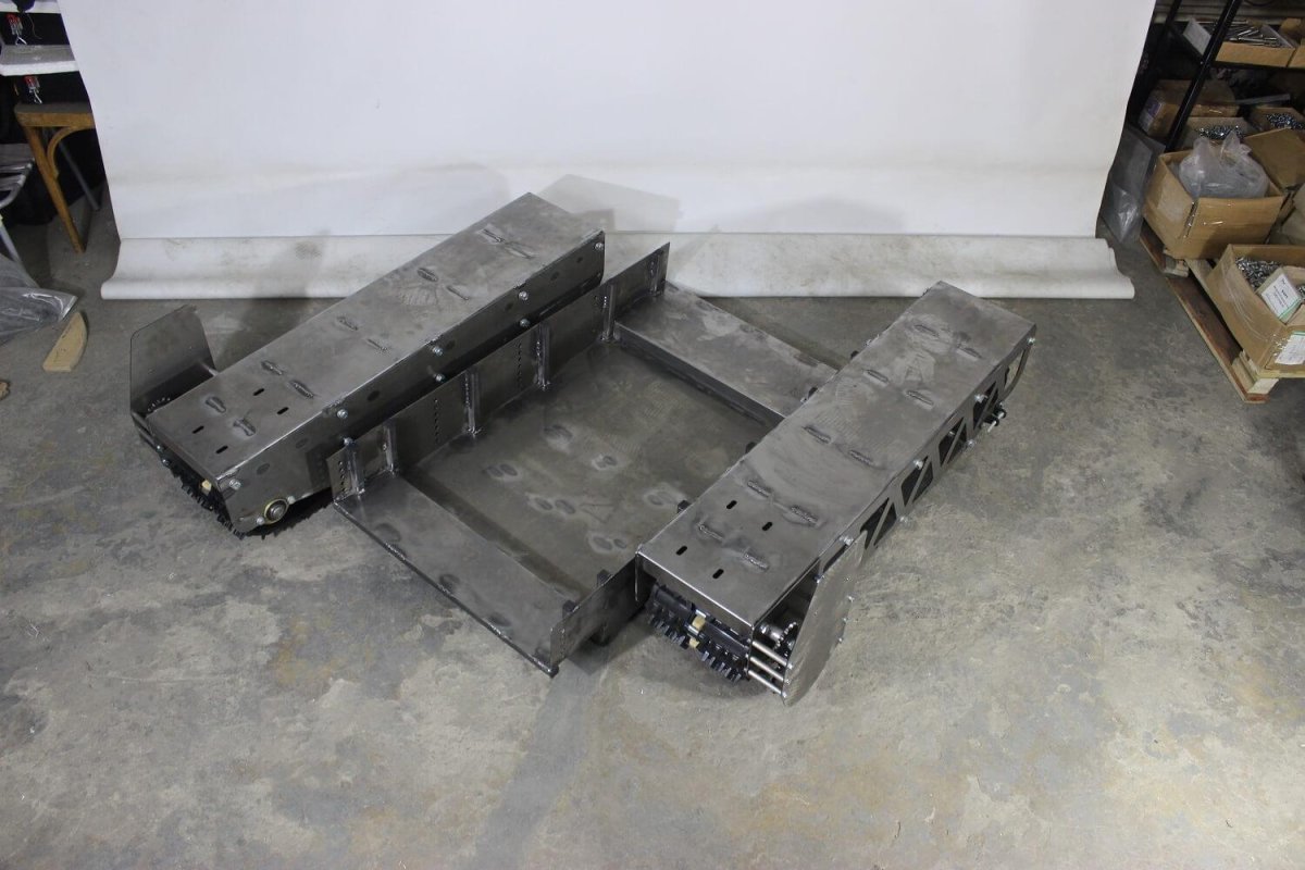 Гусеничная грузовая платформа