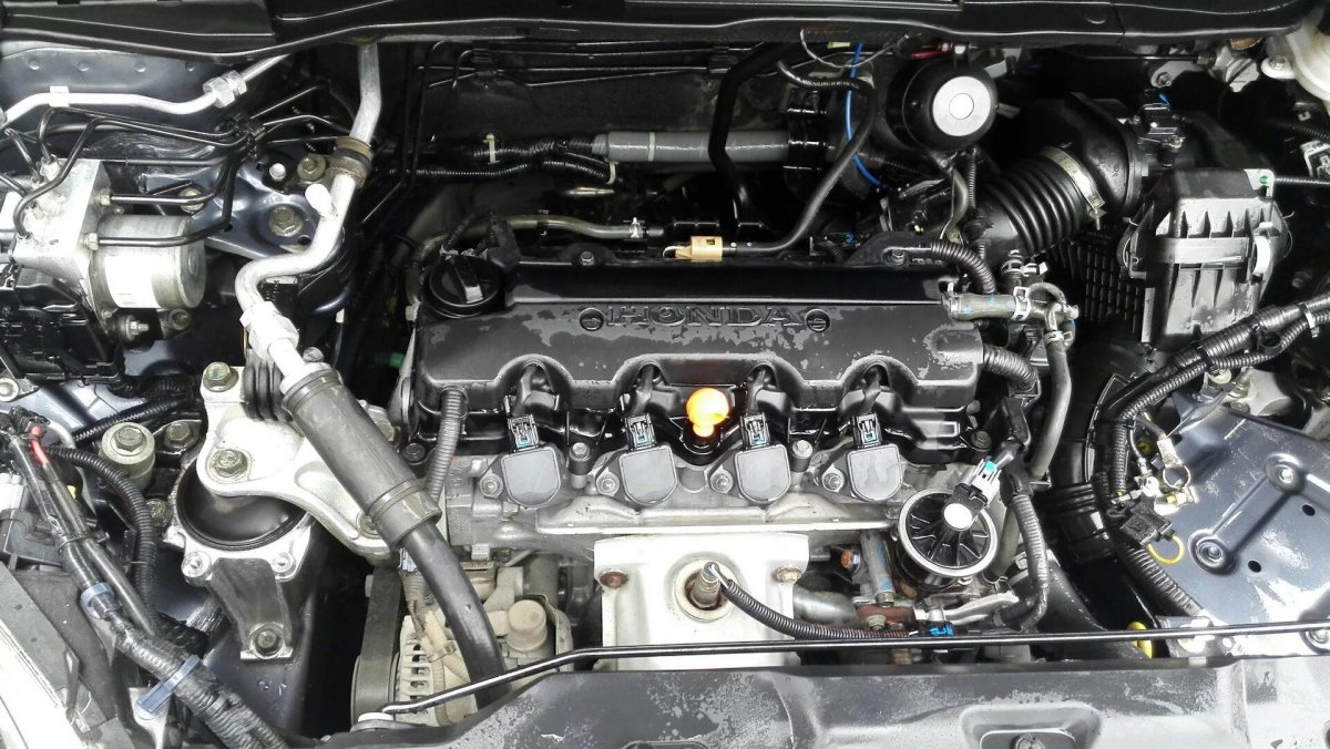 Honda CR V 2 подкапотное пространство