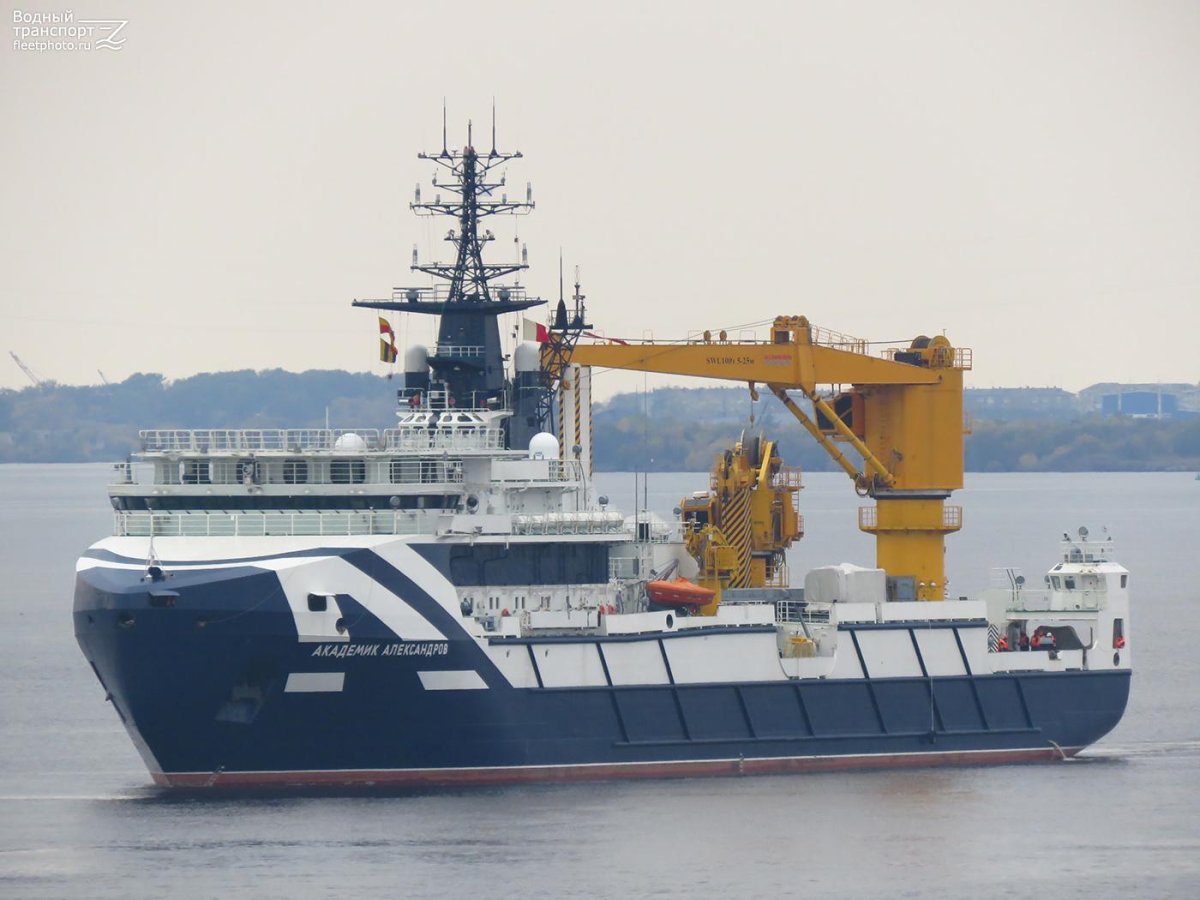 Океанографическое исследовательское судно «академик Александров»