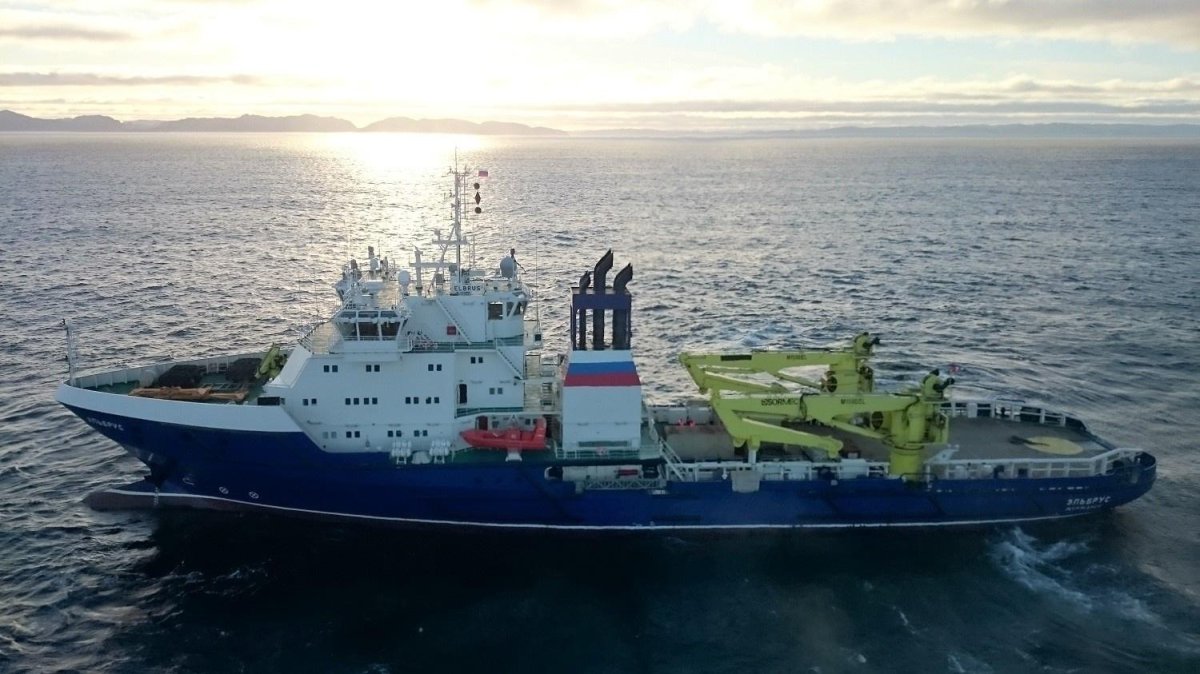 Судно Эльбрус 23120