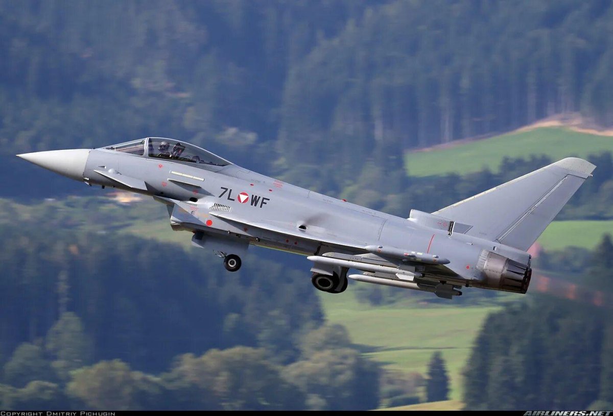 Истребитель Еврофайтер Тайфун