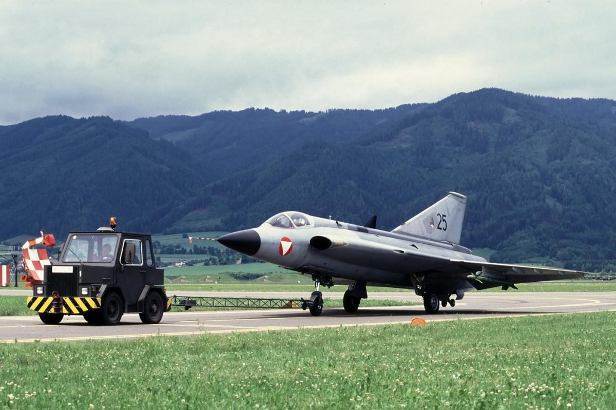 Самолет Saab 105