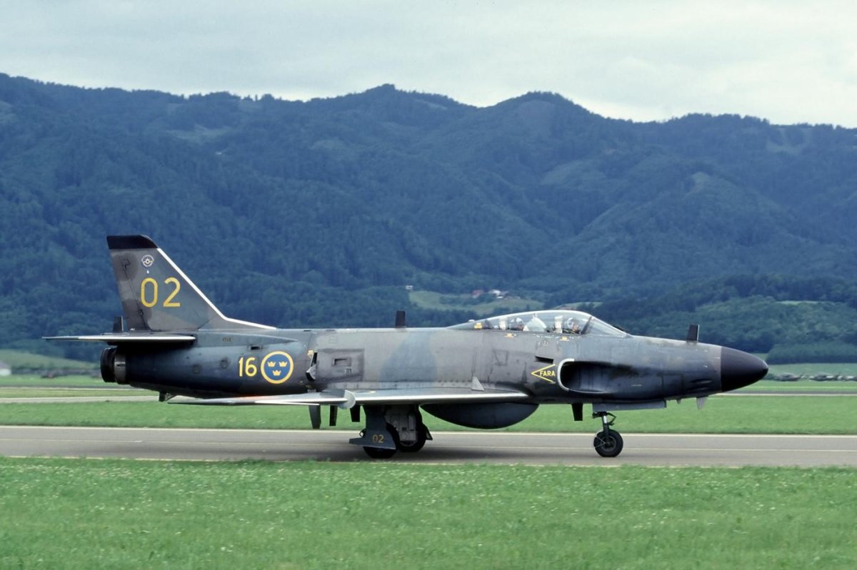 Saab j 32