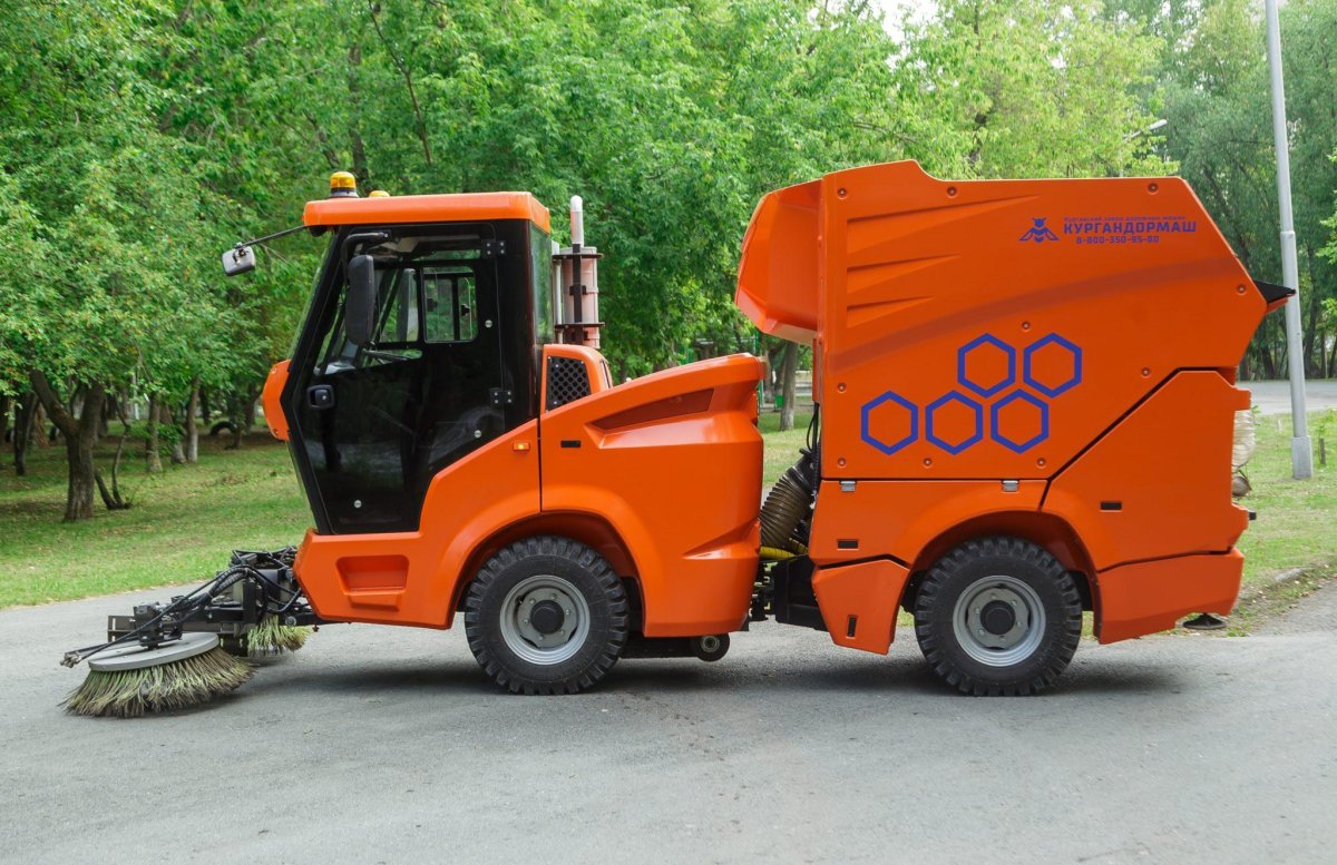 УКМ-2500 универсальная Коммунальная машина