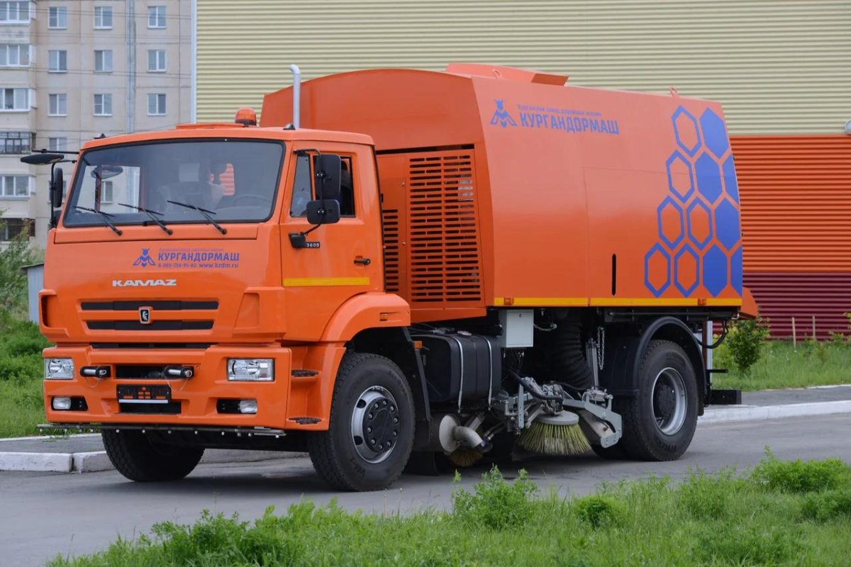 Вакуумная подметально-уборочная машина ко-318д