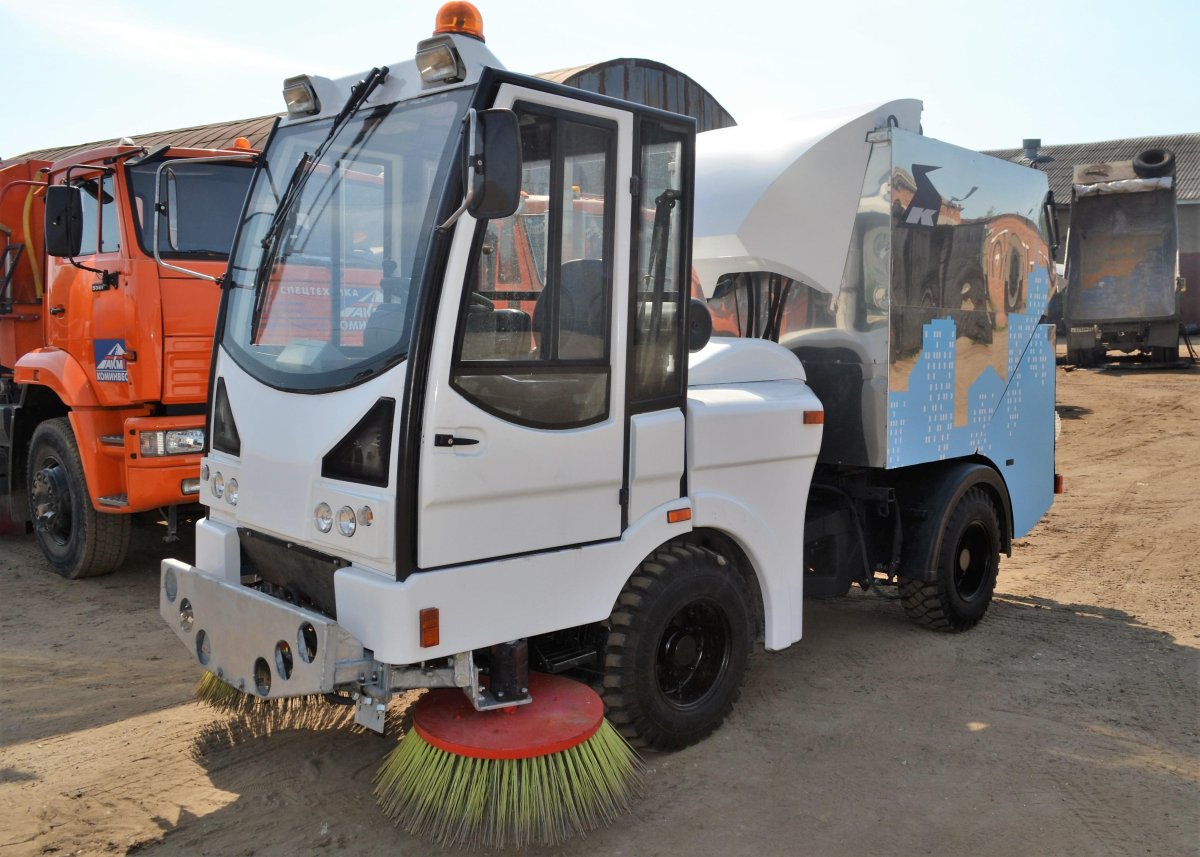 УКМ-2500 универсальная Коммунальная машина