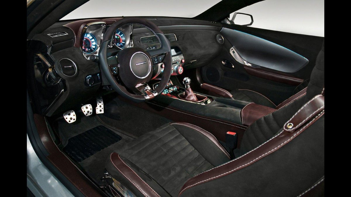 Шевроле Камаро 5 поколения салон