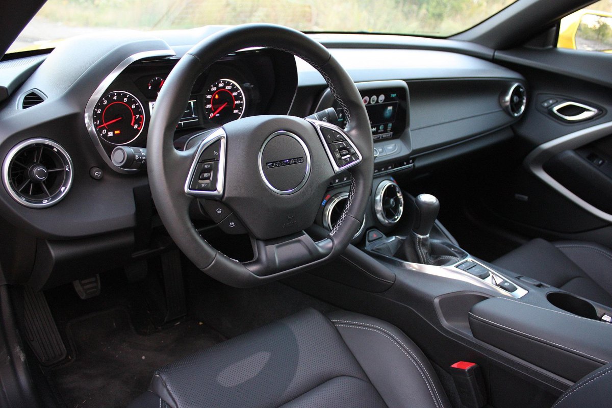 Chevrolet Camaro 2016 салон