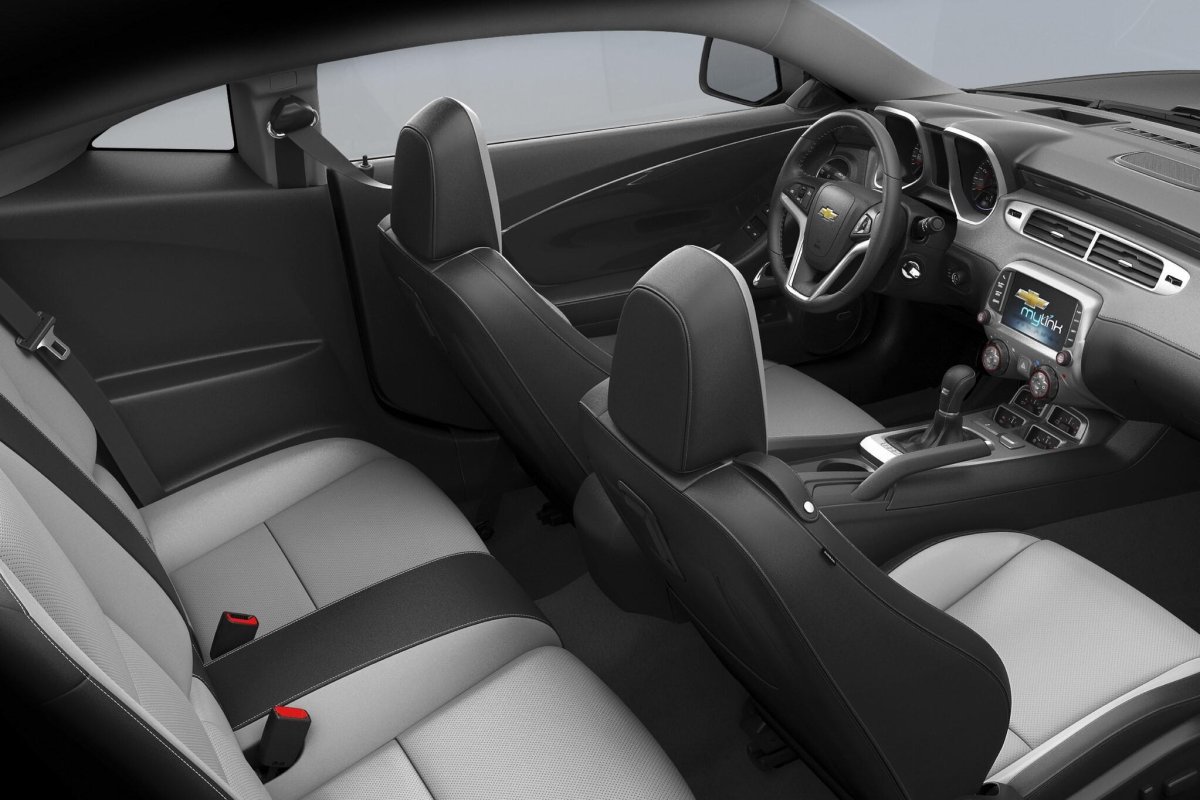 Шевроле Камаро 2022 салон