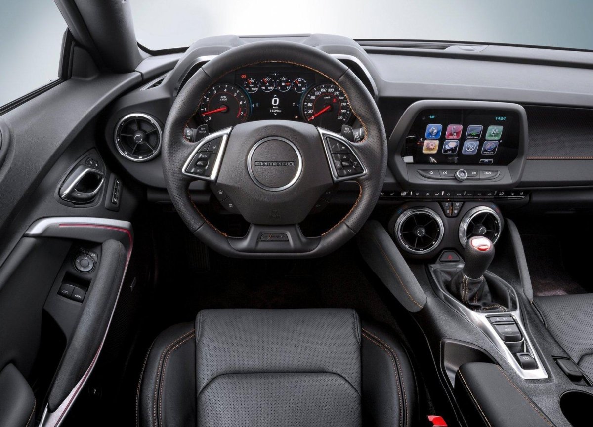 Chevrolet Camaro 2017 салон