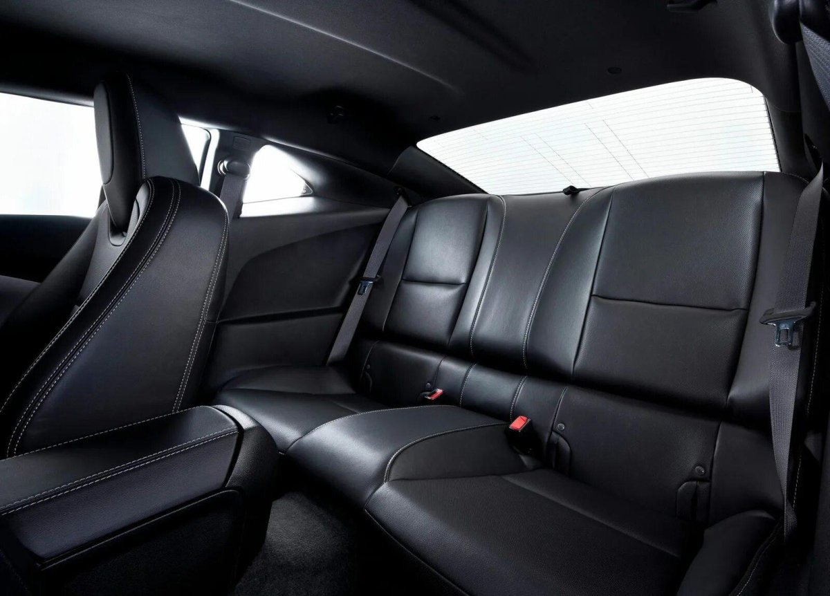 Шевроле Камаро салон сзади