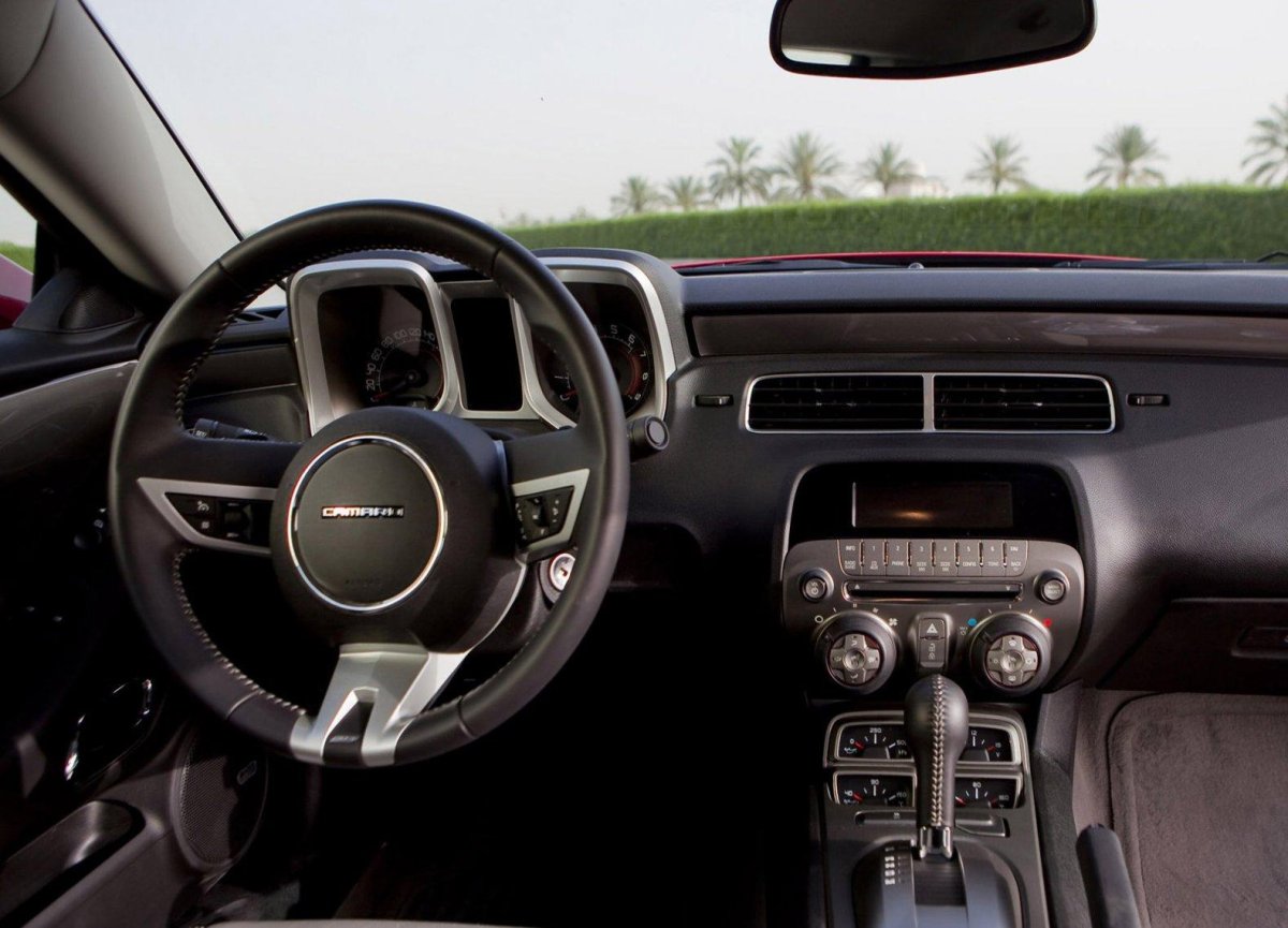 Chevrolet Camaro 2010 SS салон