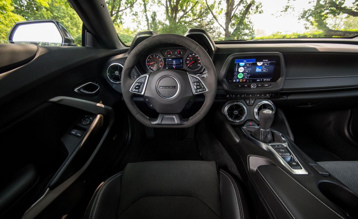 Chevrolet Camaro 2020 салон