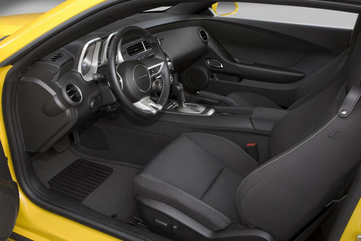 Chevrolet Camaro 2012 салон