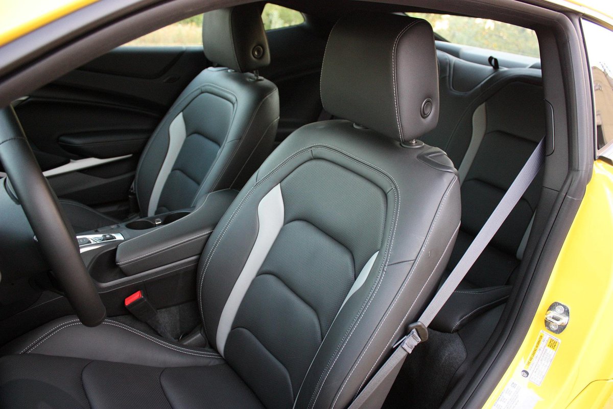 Chevrolet Camaro салон сзади