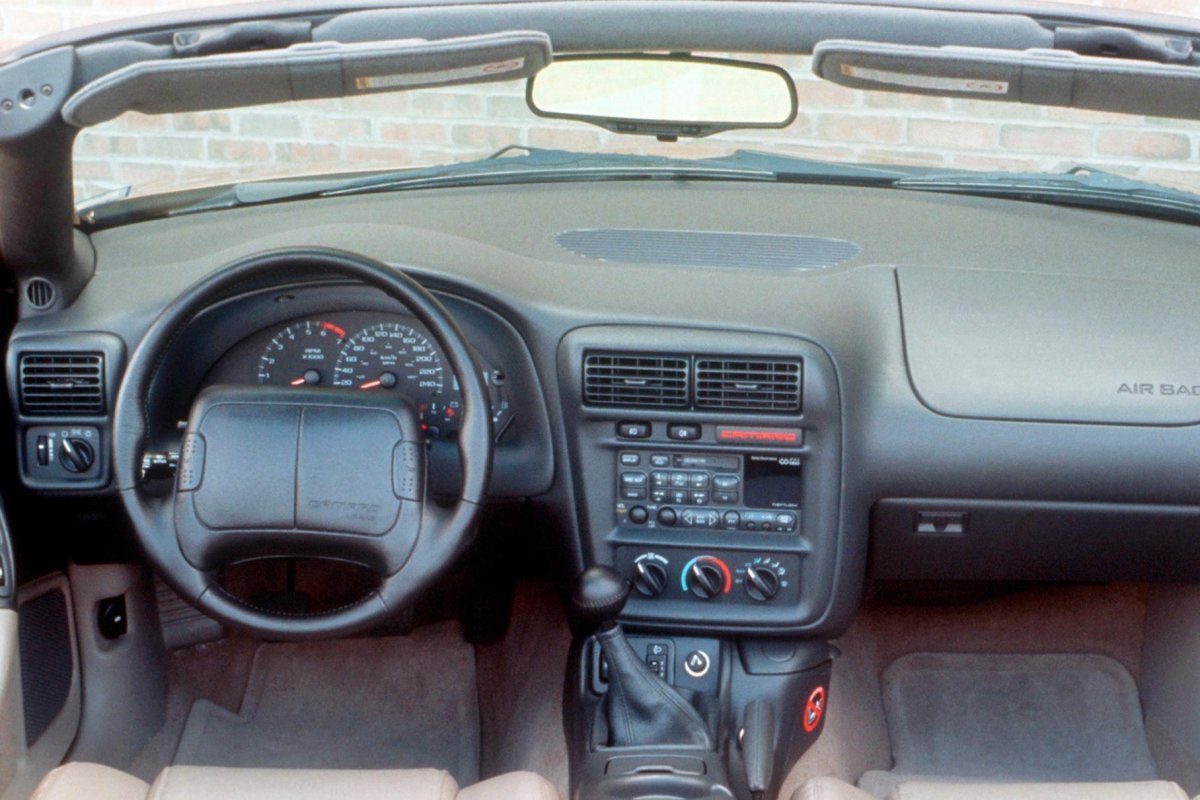 Chevrolet Camaro 2000 салон