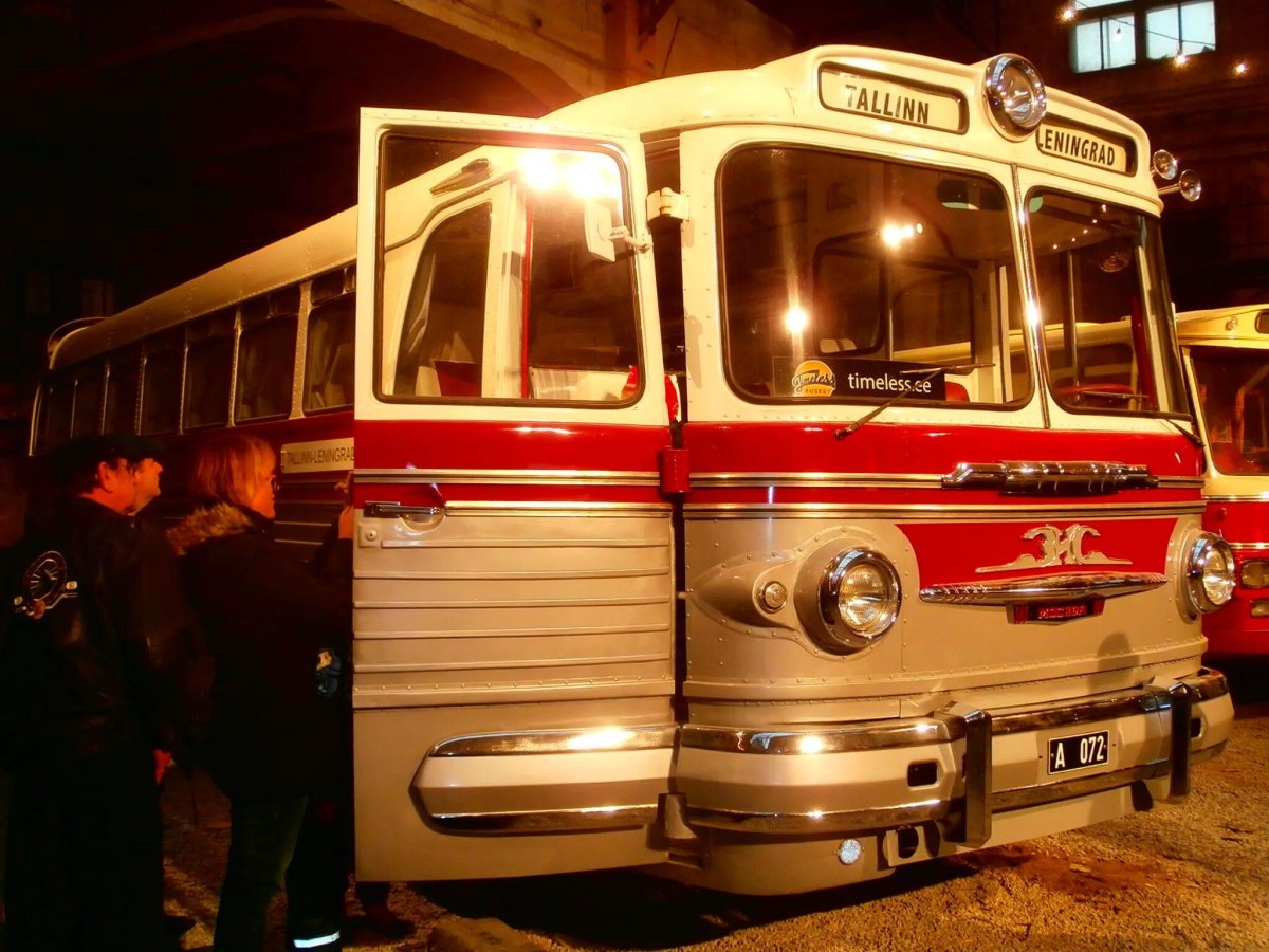 Междугородный автобус ЗИЛ-127