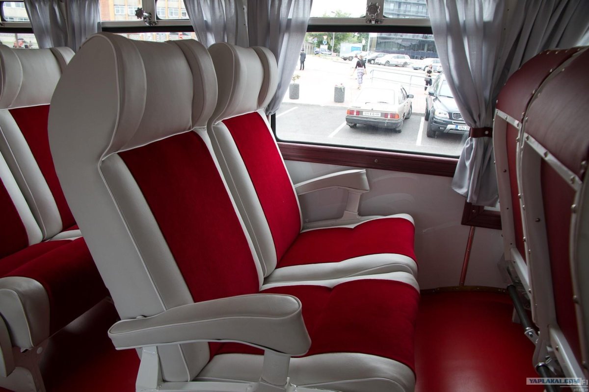 ЗИС 127 салон