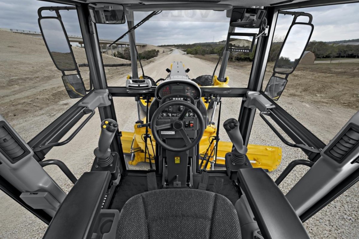 Автогрейдер Джон Дир кабина