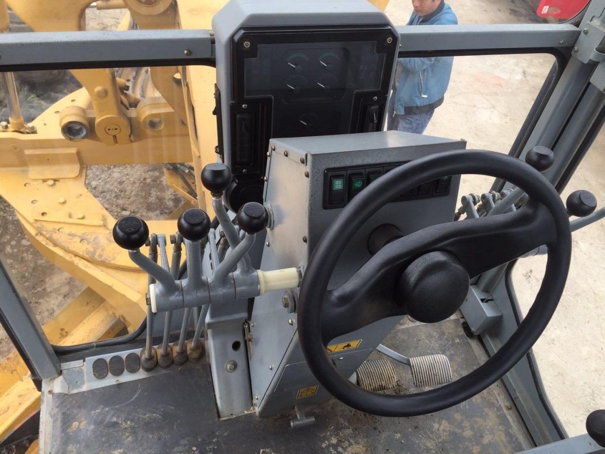 Грейдер Катерпиллер 140 кабина