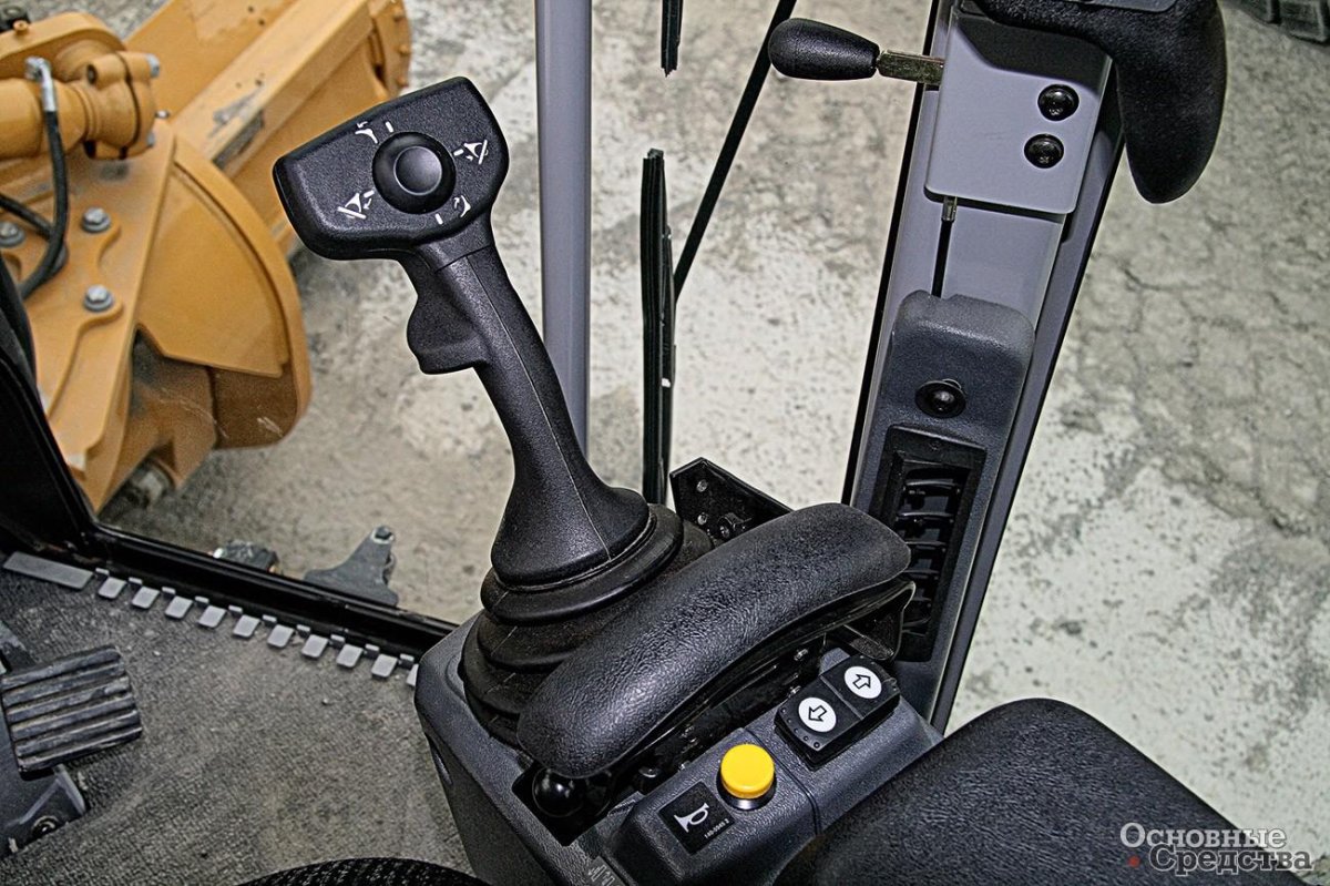 Джойстик управления Caterpillar 242