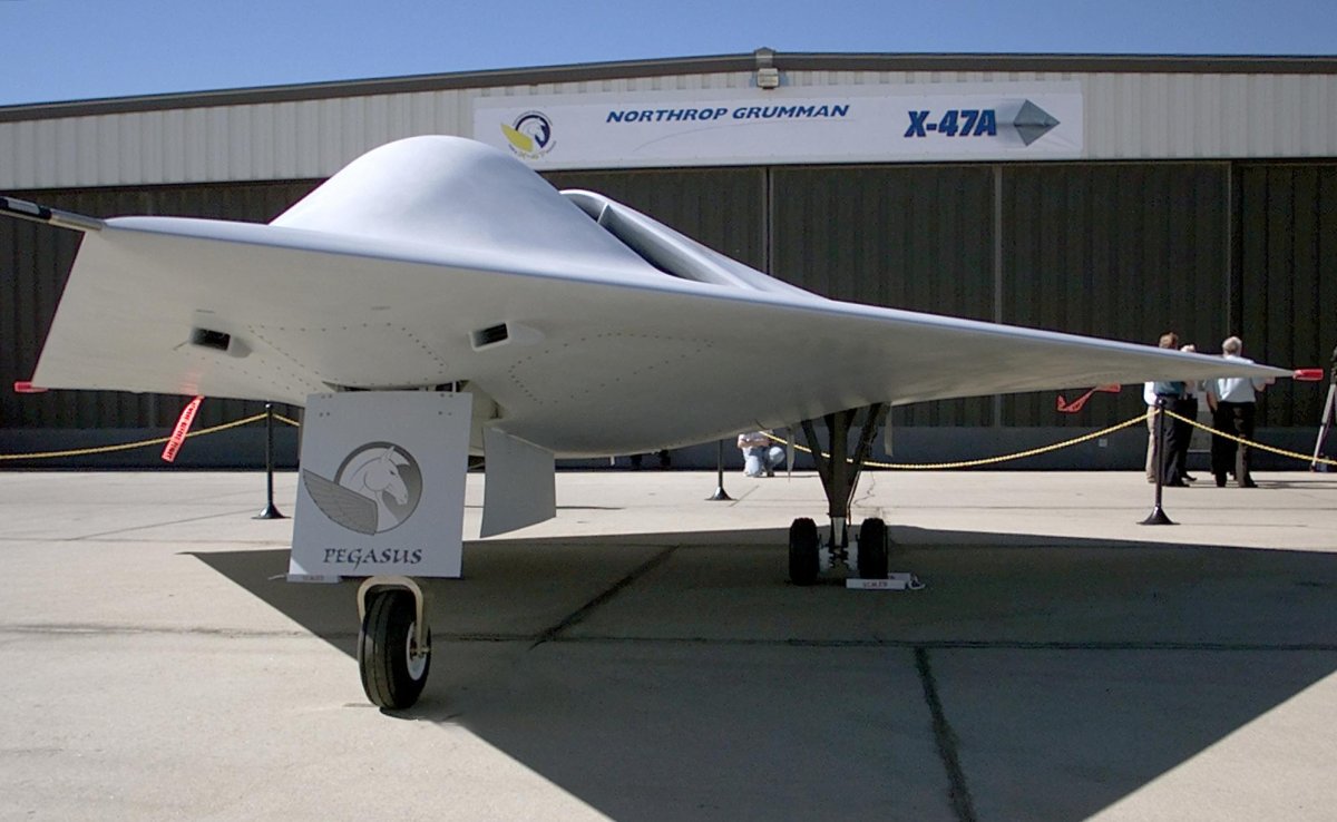 Беспилотный самолет x-47b