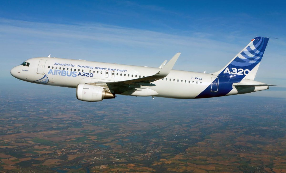 Самолёт Airbus a320 Sharklets