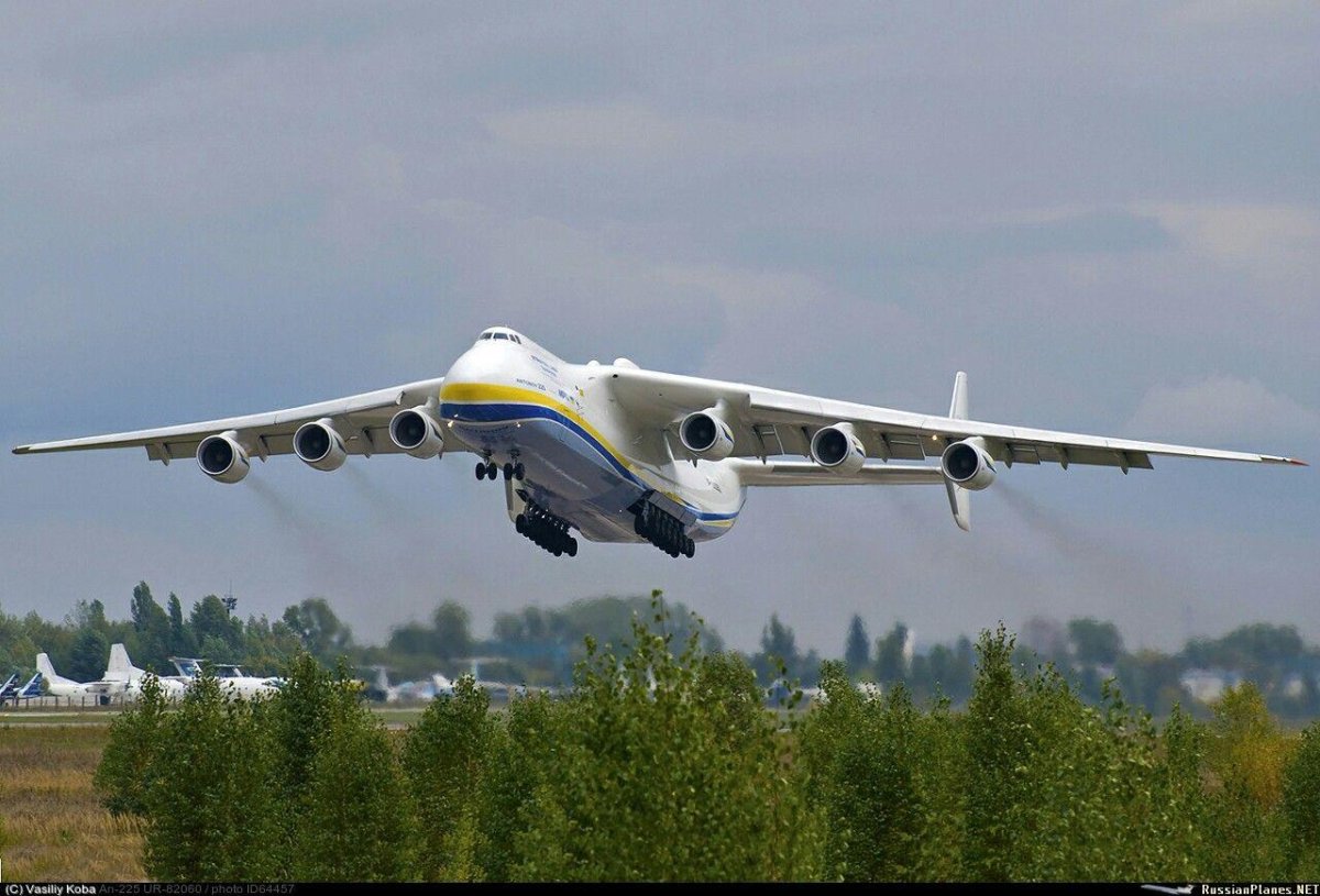 АН-225 Мрия взлет