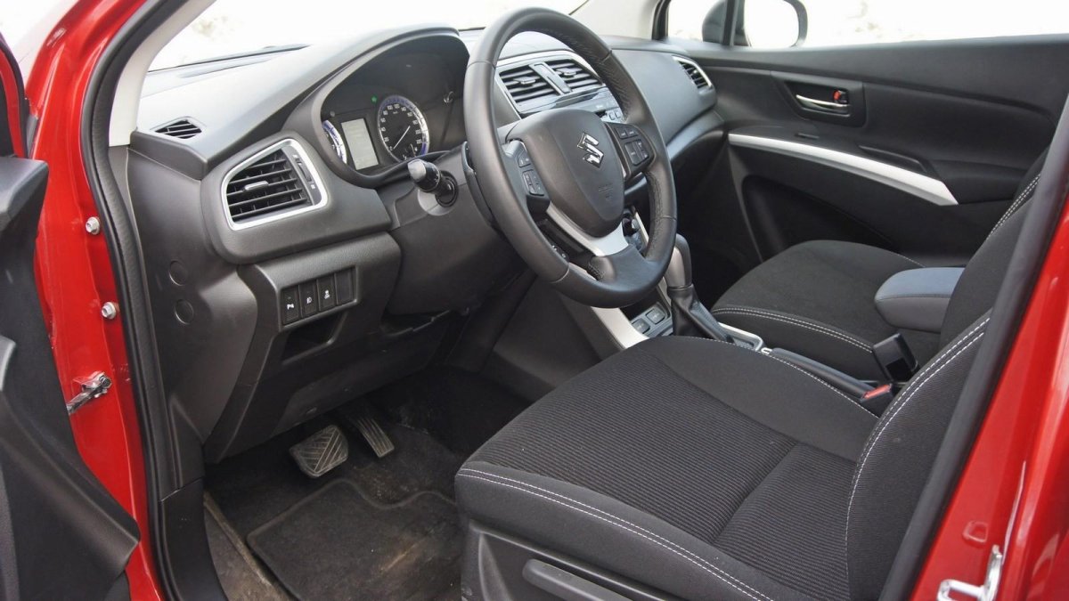 Сузуки сх4 задний ряд