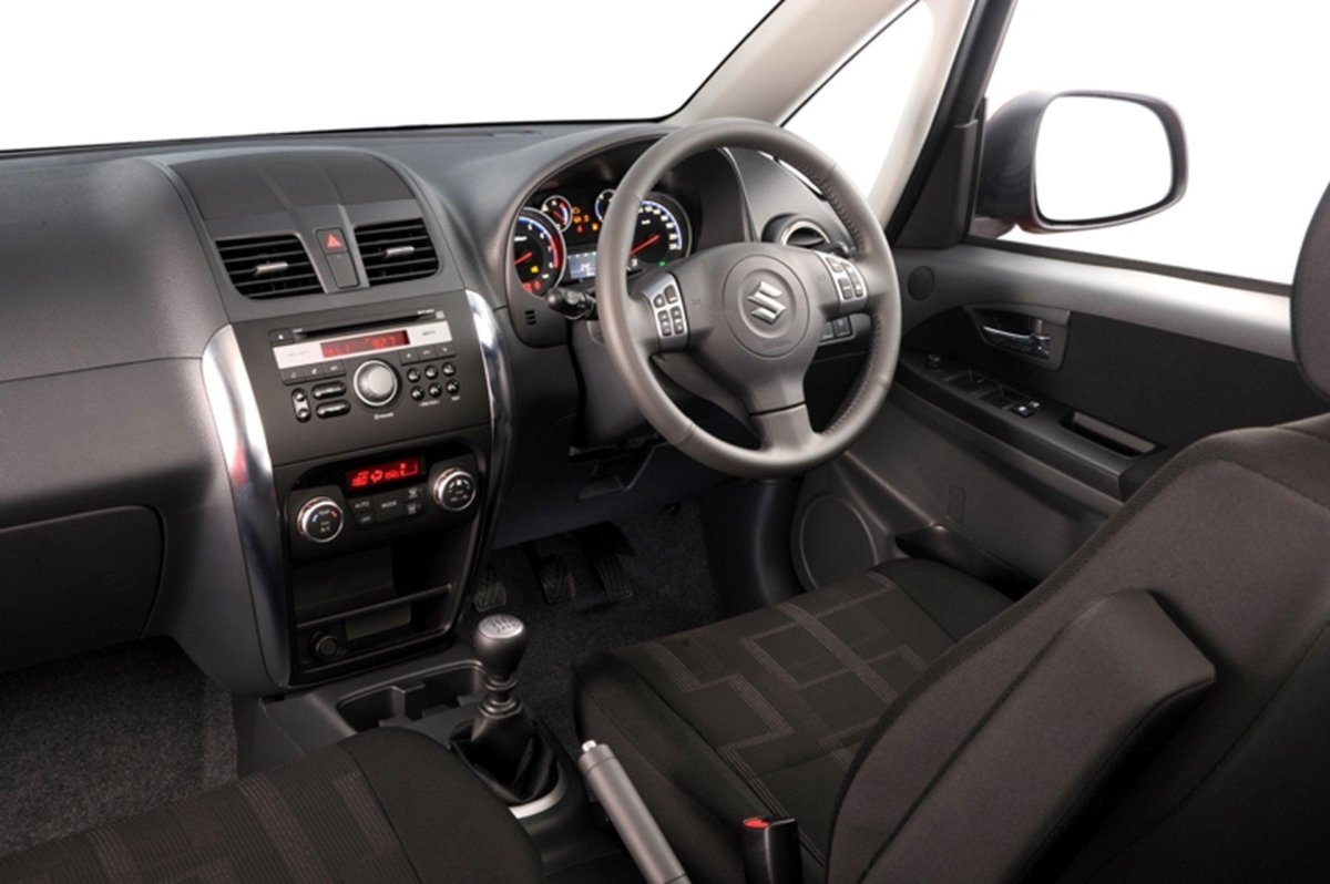 Suzuki sx4 2011 салон