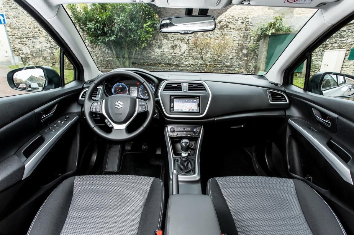Suzuki sx4 s-Cross салон