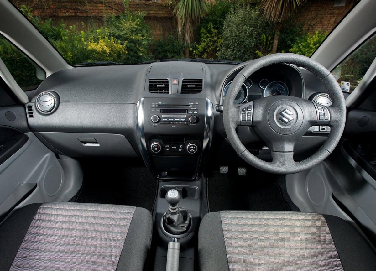 Suzuki sx4 2010 салон