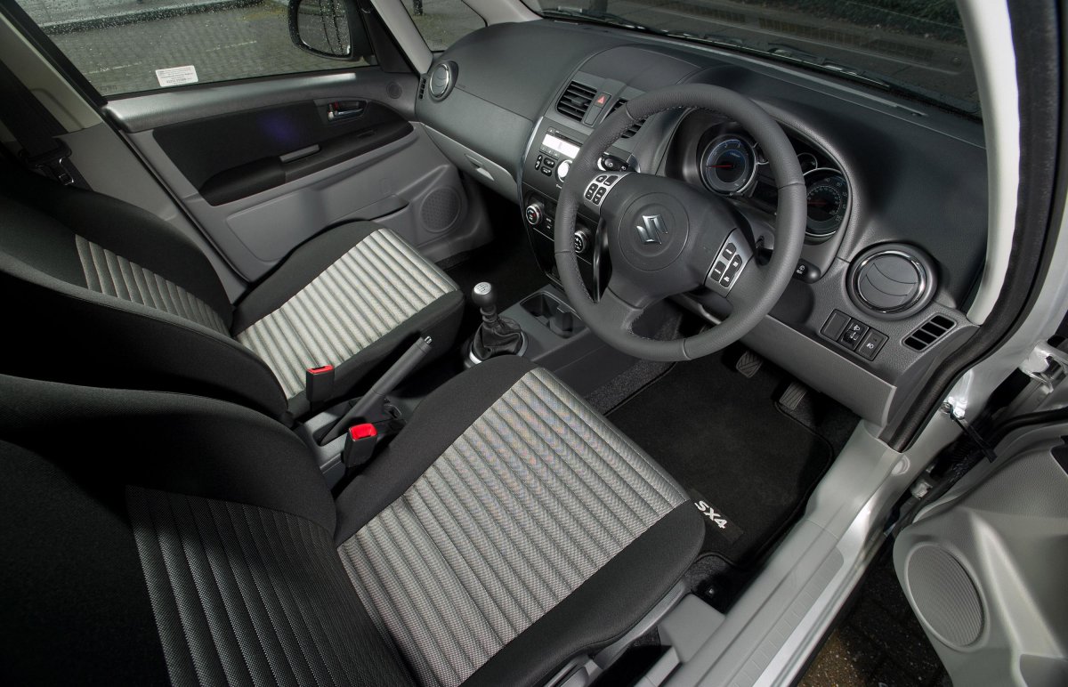 Suzuki sx4 2011 салон