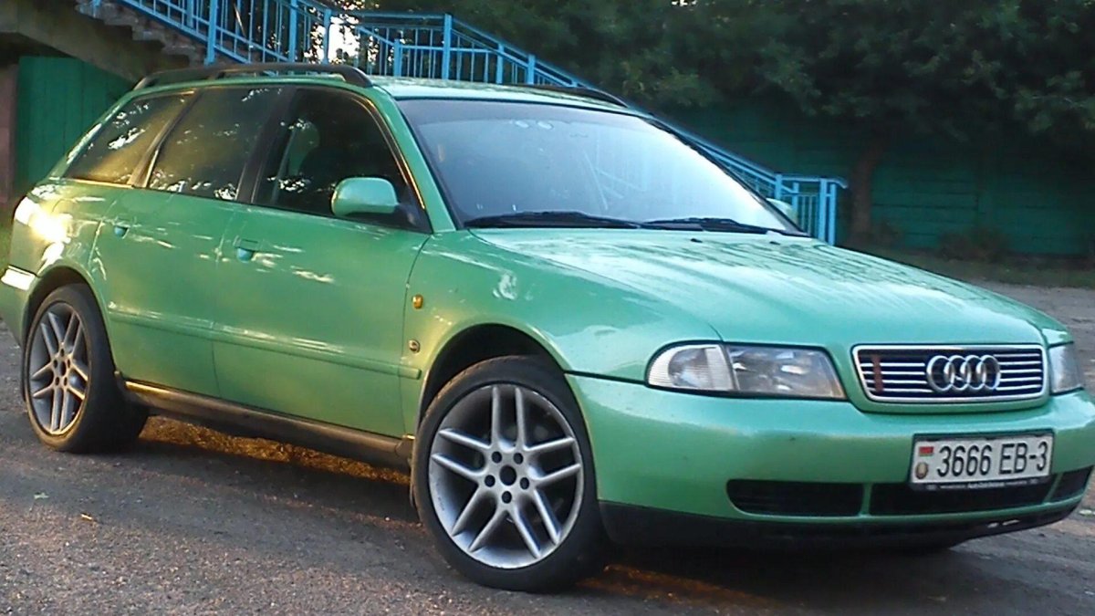 Audi a4 зеленая
