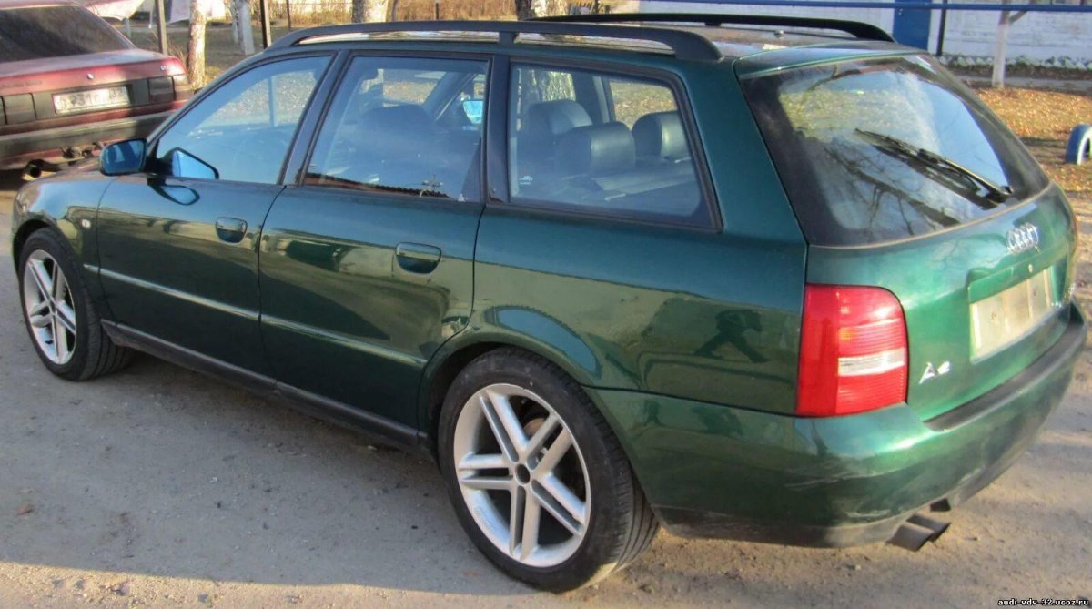 Аудио универсал зеленого цвета