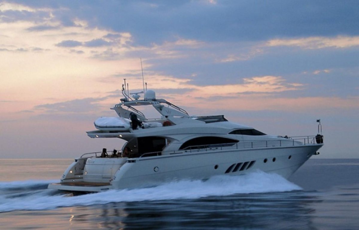 Dominator 68 Yacht