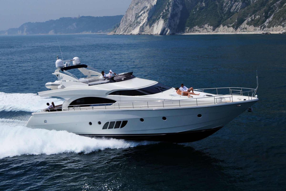 Яхта Доминатор 680