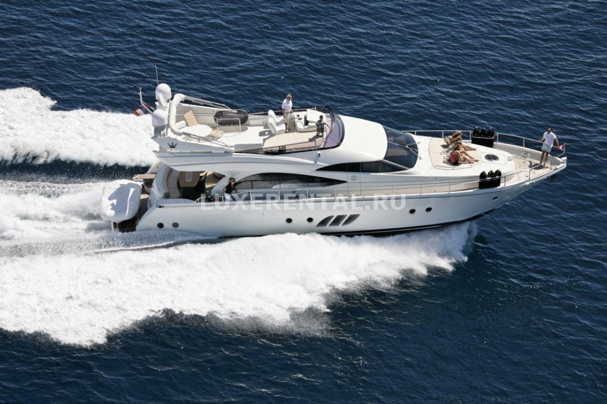 Яхта Dominator s62