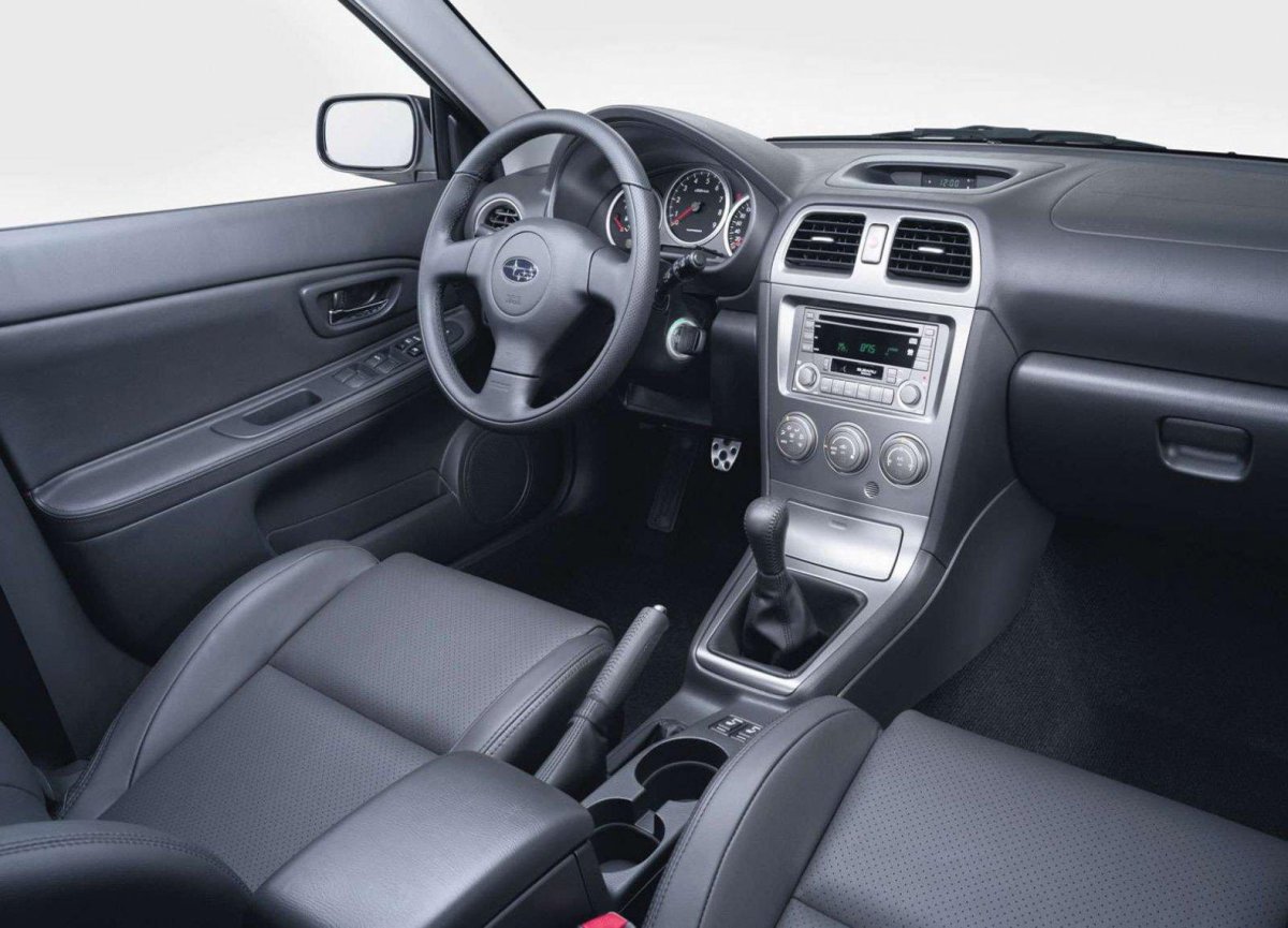 Subaru Impreza 2005 седан салон